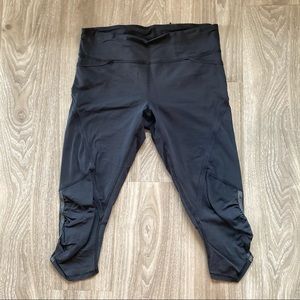 Lululemon Black Cropped Leggings. Sz 6